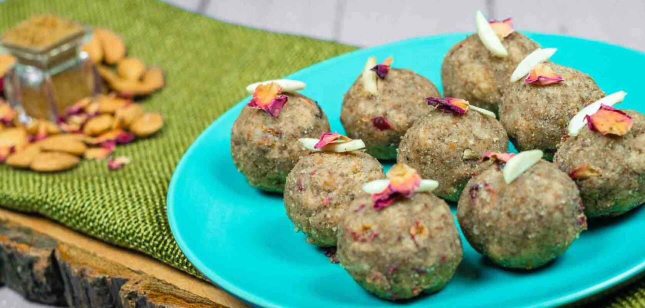 Dry Gola Badam Laddu