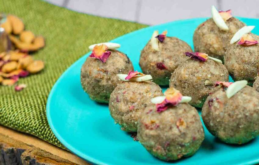 Dry Gola Badam Laddu